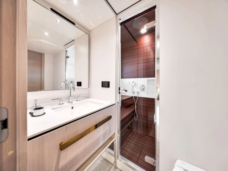 Hire a Azimut 78 Fly Miami