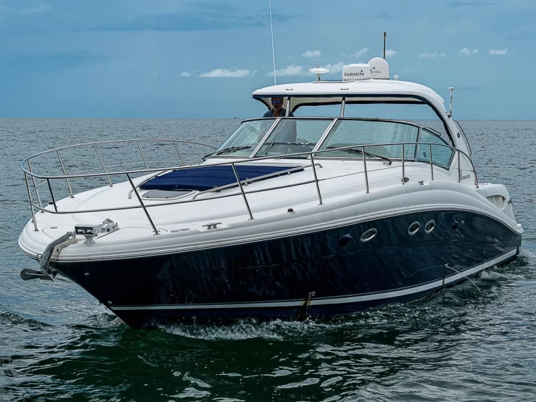 Charter a Sea Ray SUNDANCER 420 in Key West on Samboat