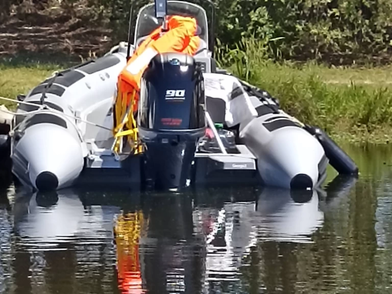 Charter a Adventure VESTA 550 in Port Leucate on Samboat