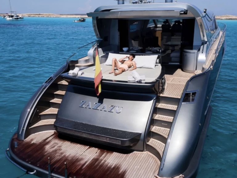 Hire Luxury Yacht Ab Yachts with a boat licence