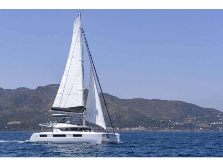 Charter a Lagoon Lagoon 51 in Alimos on Samboat