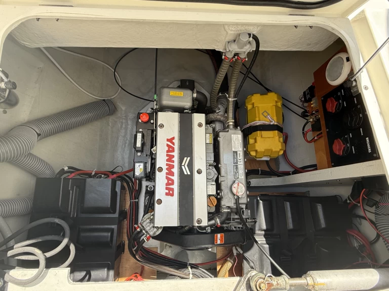 Hire Catamaran Lagoon with a boat licence