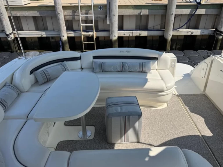 Charter a Sea Ray SUNDANCER 420 in Key West on Samboat