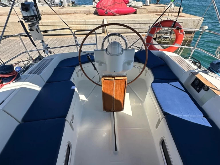 Hire Sailboat Bénéteau with a boat licence