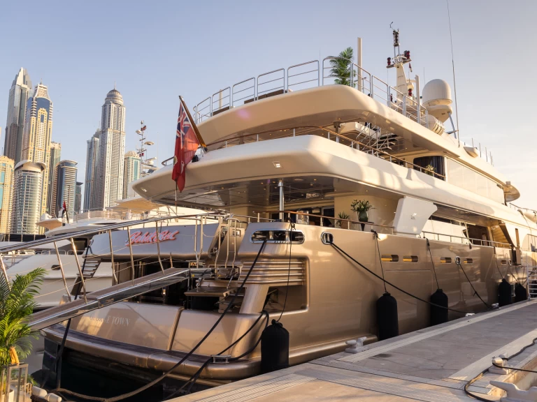 Luxury Yacht to hire Dubaï harbour at the best price