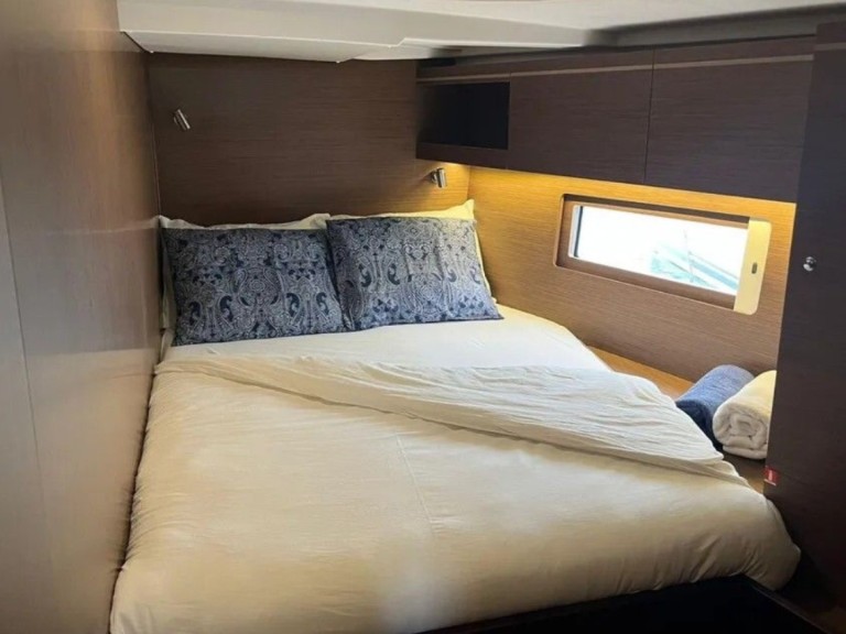 Bénéteau Oceanis 51.1[G] charter bareboat or skippered in  Alimos