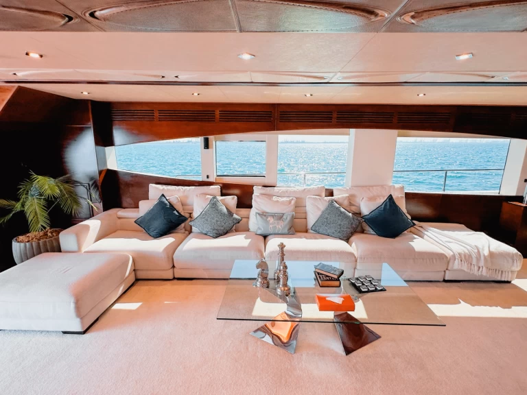 Luxury Yacht to hire Dubaï harbour at the best price