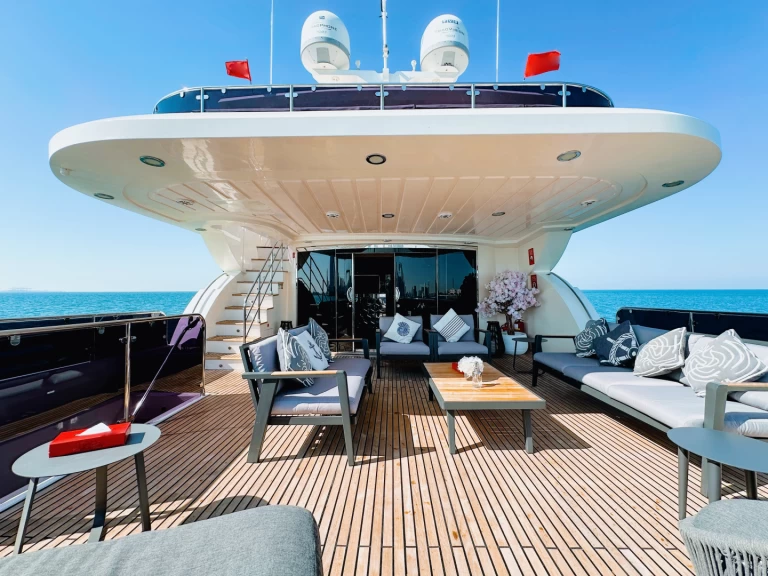 Yacht charter Dubaï harbour - Sunseeker stardom on SamBoat
