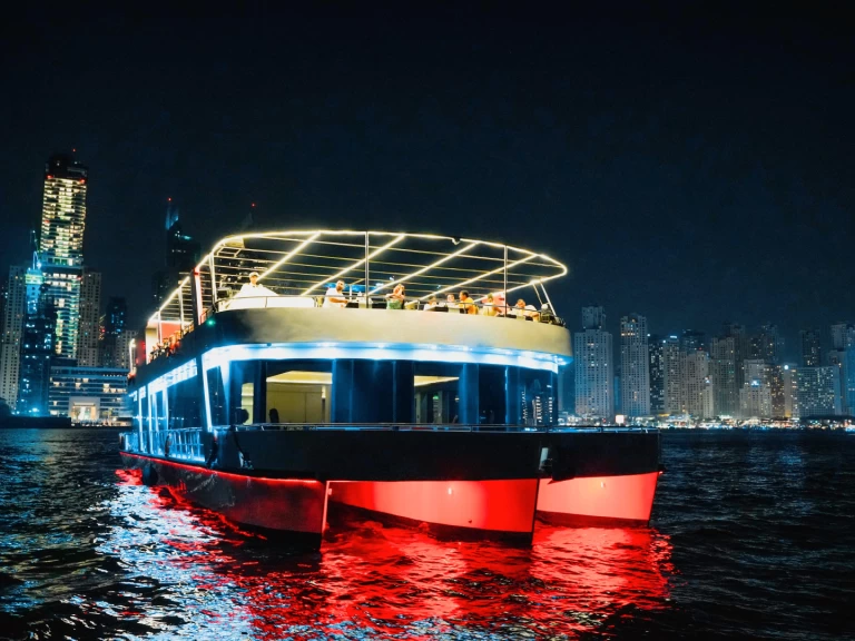 Charter a Sunseeker X15 in Dubaï harbour on Samboat