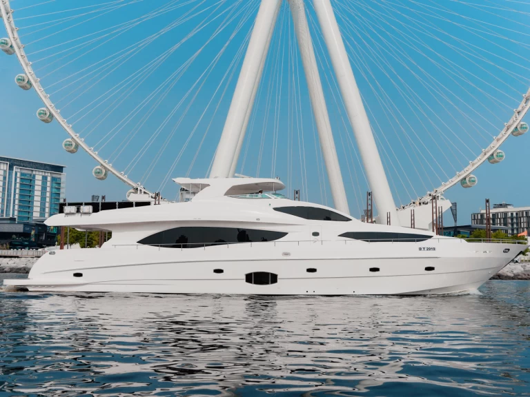 Hire Luxury Yacht with or without skipper Sunseeker Dubaï harbour