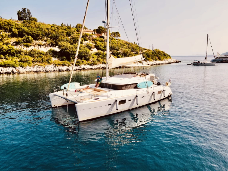 Hire Catamaran with or without skipper Lagoon Pálairos