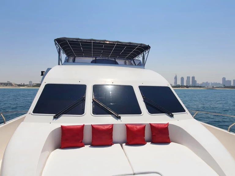 Yacht charter Dubaï harbour - Sunseeker Aura on SamBoat