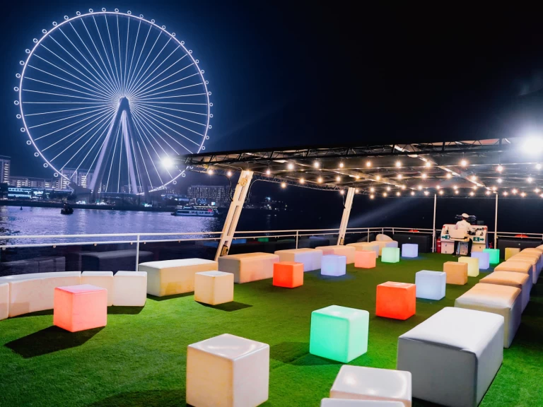 Hire Luxury Yacht with or without skipper Sunseeker Dubaï harbour