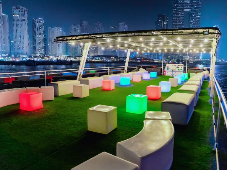 Luxury Yacht to hire Dubaï harbour at the best price