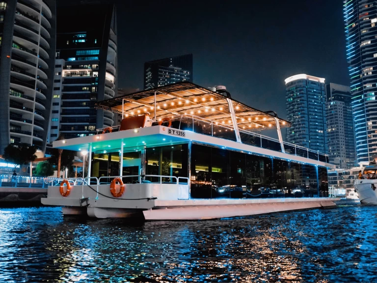 Hire Luxury Yacht Sunseeker with a boat licence