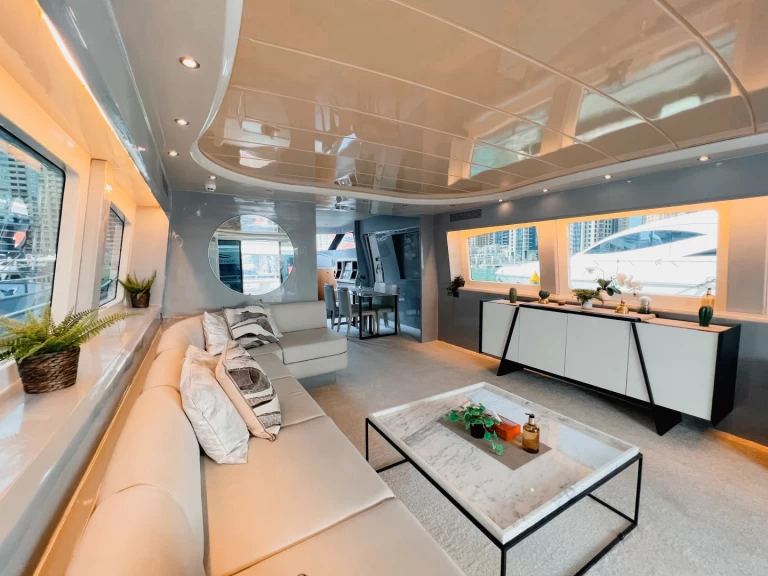 Hire a Sunseeker X8 Dubaï harbour