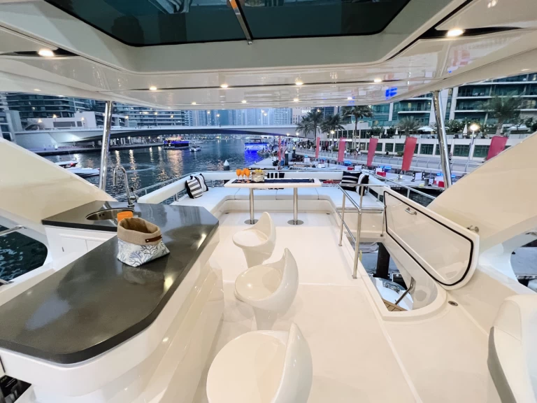Yacht hire Dubaï harbour cheap X32
