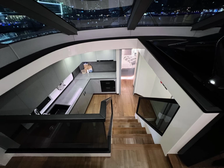 Hire Luxury Yacht with or without skipper Azimut Dubaï harbour