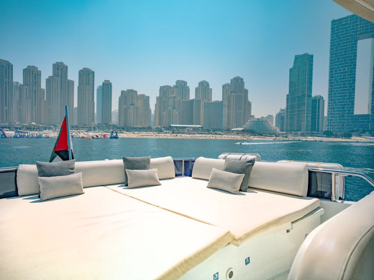 Hire Luxury Yacht with or without skipper Sunseeker Dubaï harbour