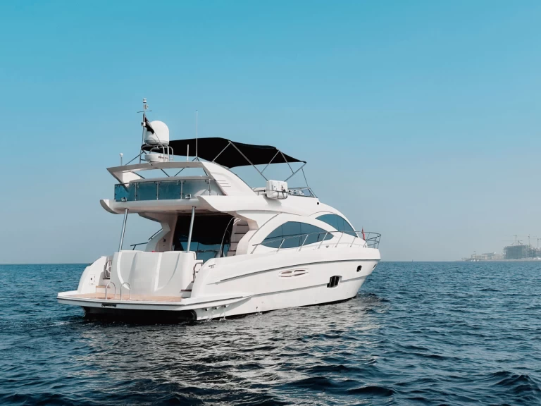 Luxury Yacht to hire Dubaï harbour at the best price