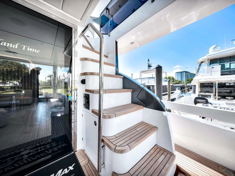 Hire a Azimut 78 Fly Miami