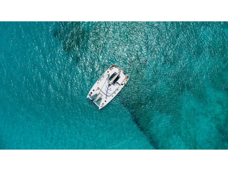 Catamaran to hire Eden Island at the best price