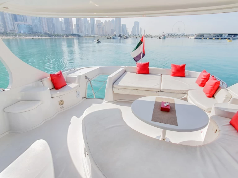Hire Luxury Yacht with or without skipper Azimut Dubaï harbour