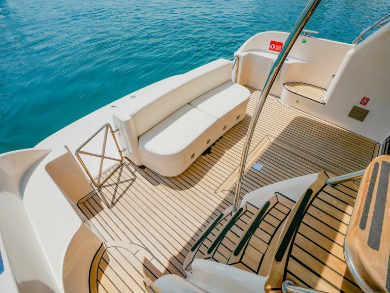 Hire Motorboat with or without skipper Sunseeker Dubaï harbour