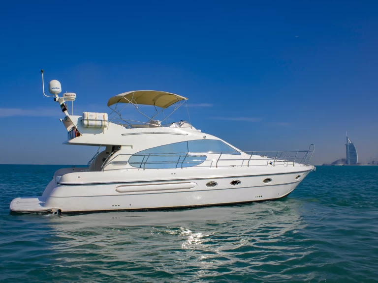 Motorboat hire in Dubaï harbour - Azimut X9