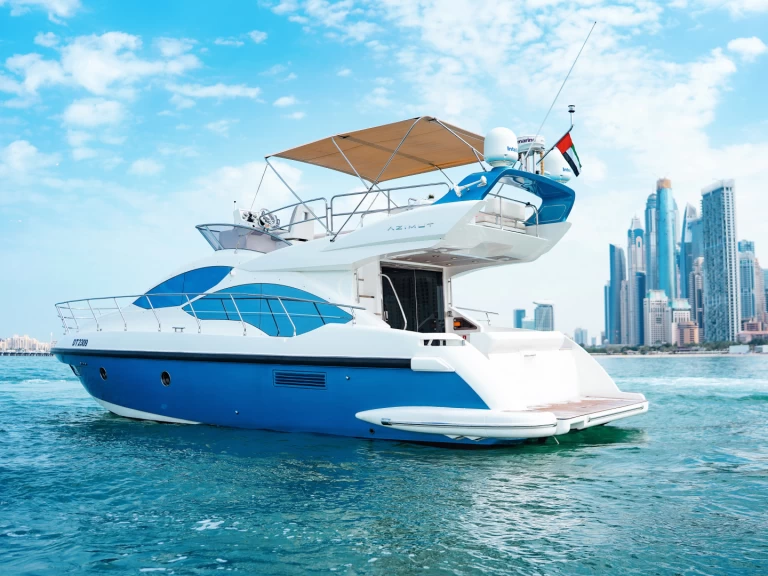 Hire a Gulf Craft - Majesty Yachts X33 Dubaï harbour