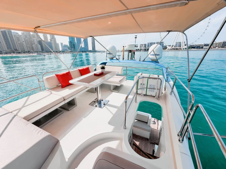 Yacht hire Dubaï harbour cheap X33