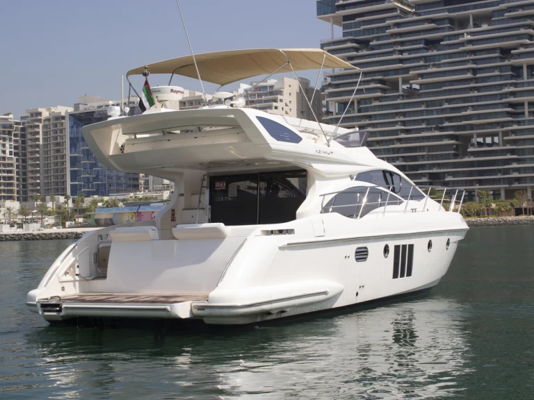 Gulf Craft - Majesty Yachts X7 charter bareboat or skippered in  Dubaï harbour
