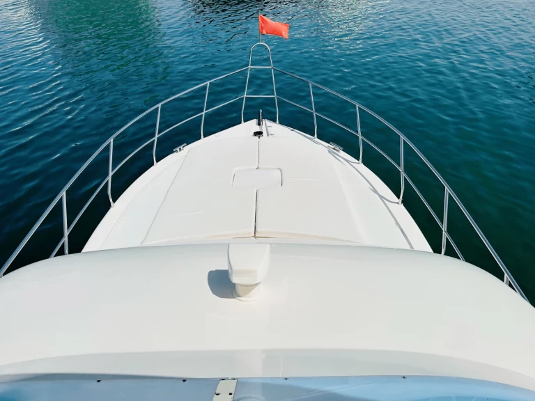 Yacht hire Dubaï harbour cheap X4