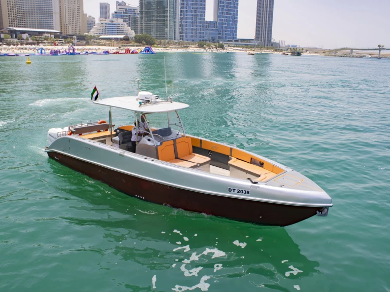 Motorboat hire in Dubaï harbour - Sea Ray X20