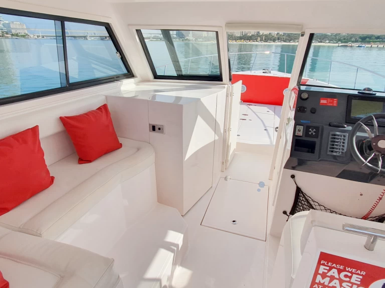 Yacht charter Dubaï harbour - Sea Ray X13 on SamBoat