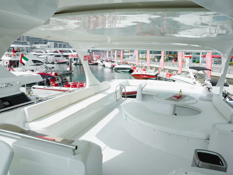 Charter a Azimut X24 in Dubaï harbour on Samboat