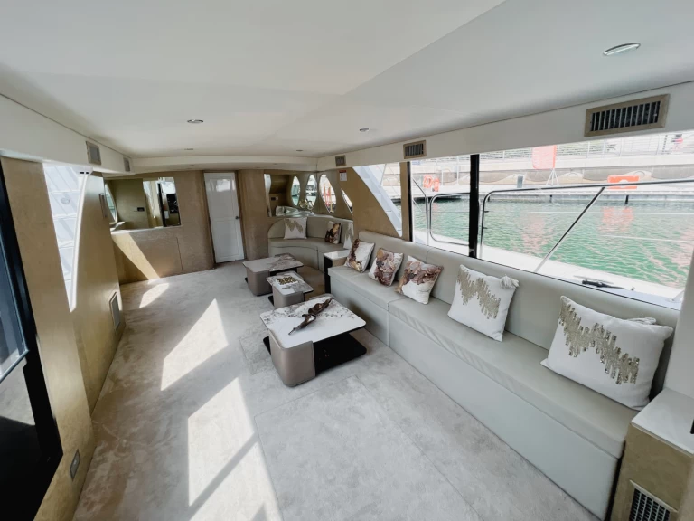 Luxury Yacht to hire Dubaï harbour at the best price