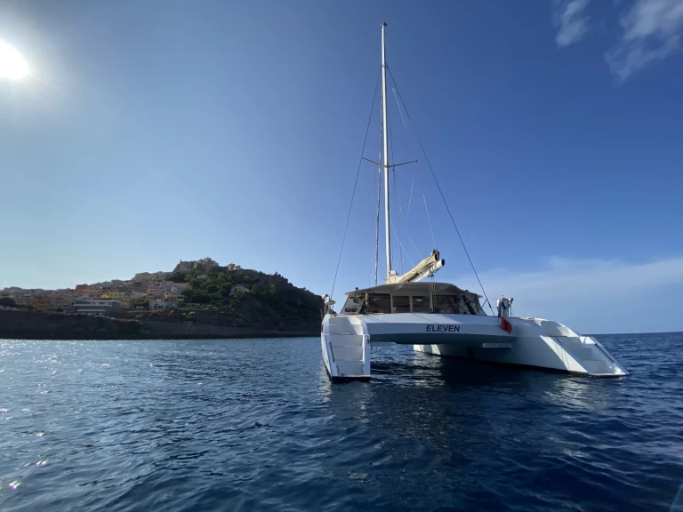 Hire Catamaran ALIBI with a boat licence