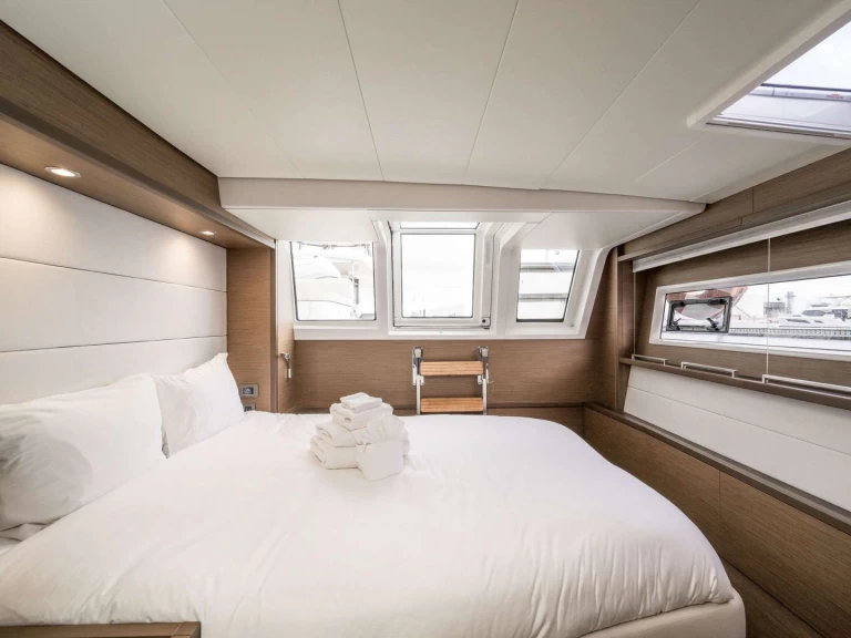 Catamaran to hire Bay Street Marina at the best price