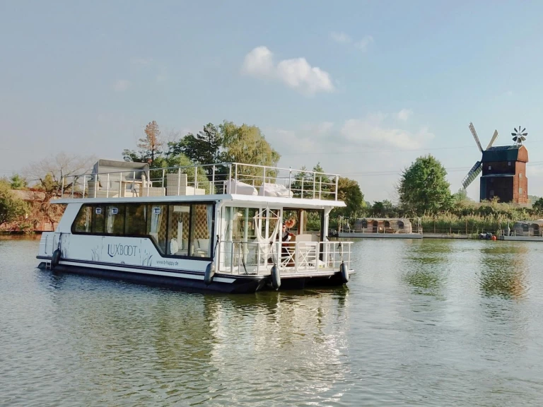 Yacht hire Buchholz cheap Luxboot