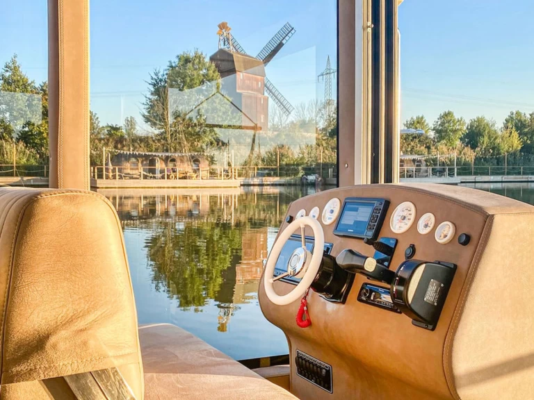 Hire a Luxboot Luxboot Buchholz