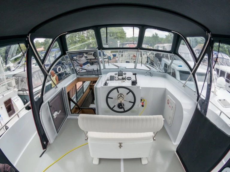 Hire Canal boat Gruno with a boat licence