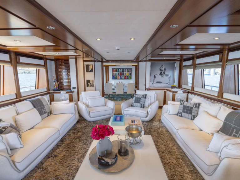 Yacht hire Athens cheap Bunker