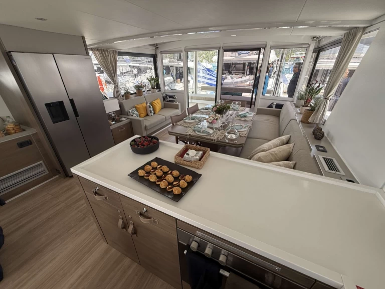 Yacht hire Lávrio cheap Fortune One