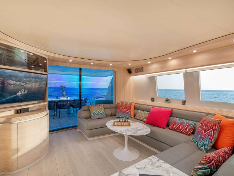 Hire Luxury Yacht Maiora with a boat licence