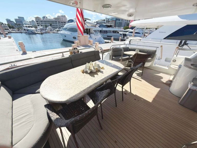 Hire Luxury Yacht with or without skipper Lazzara City of West Palm Beach