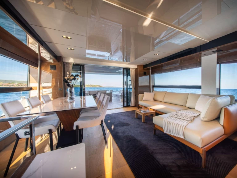 Hire Luxury Yacht Prestige Yachts with a boat licence