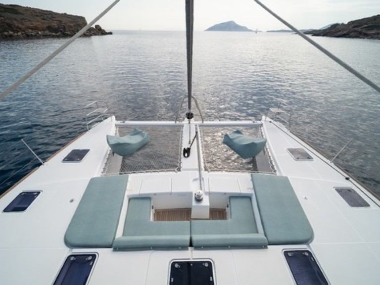 Hire a Lagoon Lagoon 560 Néa Péramos