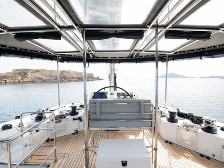 Charter a Lagoon Lagoon 560 in Néa Péramos on Samboat