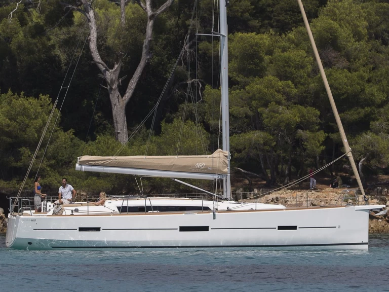 Sailboat to hire Alimos at the best price